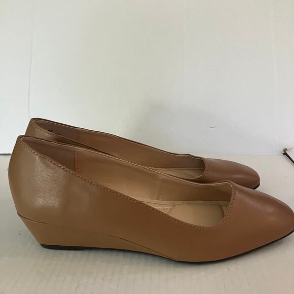 Adrienne Vittadini Tan Size 8 Small Wedge Heeled Shoes - Picture 4 of 6